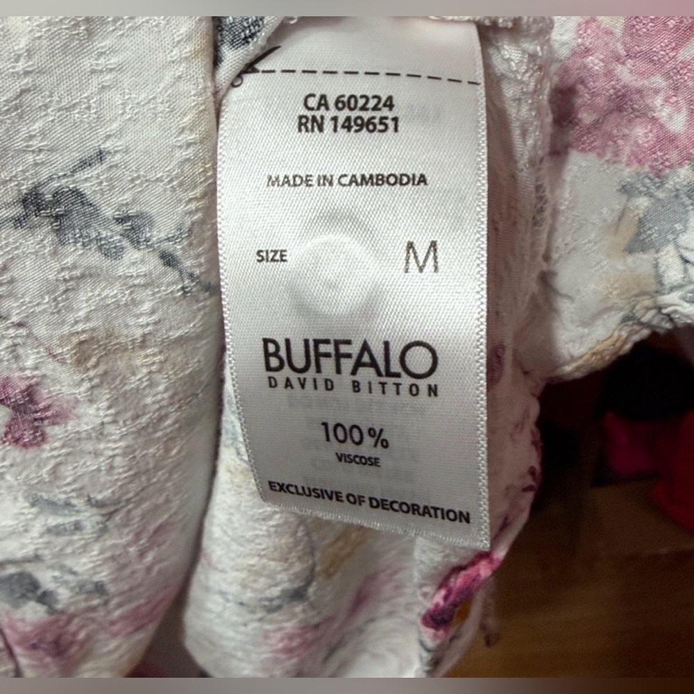 🌸 Buffalo David Bitton Floral Blouse - Pink, Yellow, and White | Medium 🌸 - Picture 4 of 4